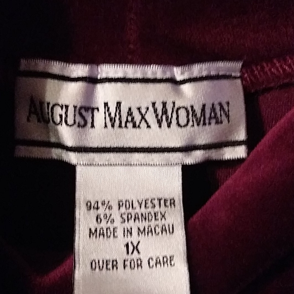 A Red Polyester Short Sleeve Shirt - Picture 3 of 4